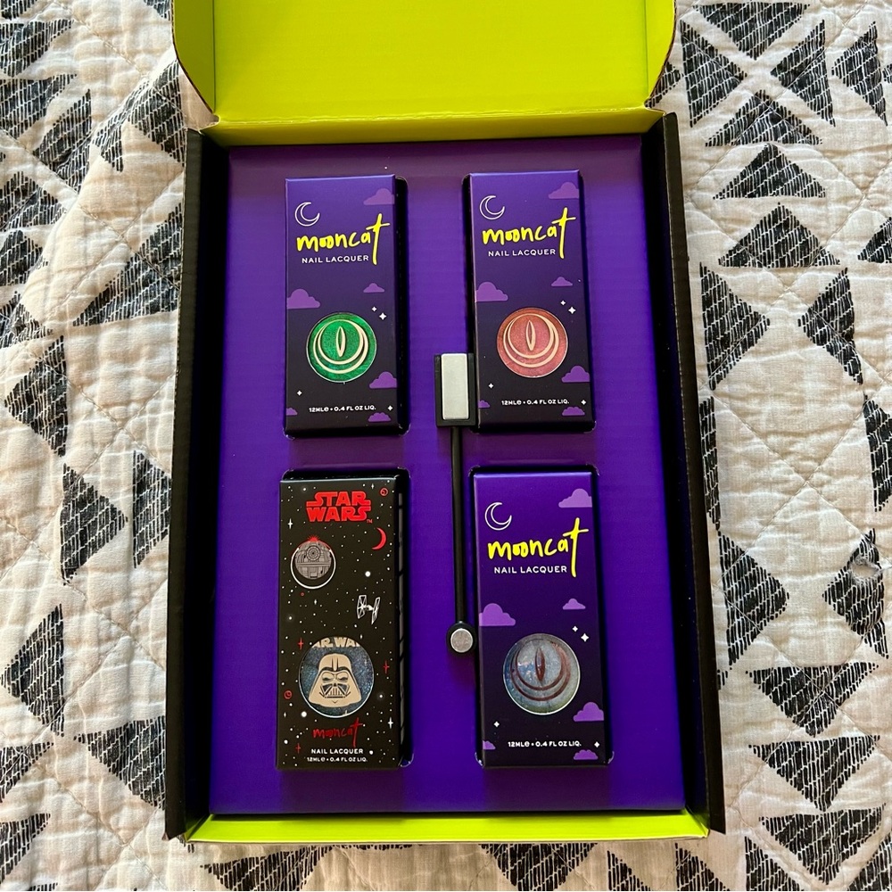 Moncat Nail Lacquer Set of 4 polishes plus magnetic wand